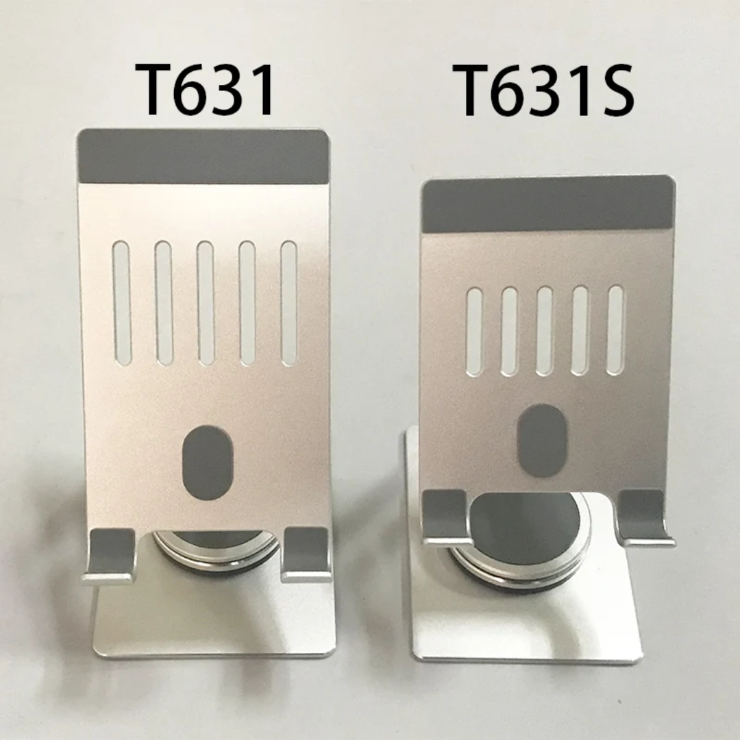 Support de téléphone en métal argenté élégant et fonctionnel.